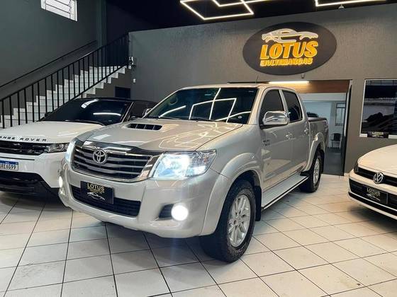 TOYOTA HILUX 3.0 SRV 4X4 CD 16V TURBO INTERCOOLER DIESEL 4P AUTOMÁTICO TOYOTA HILUX 3.0 SRV 4X4 CD 16V TURBO INTERCOOLER DIESEL 4P AUTOMÁTICO